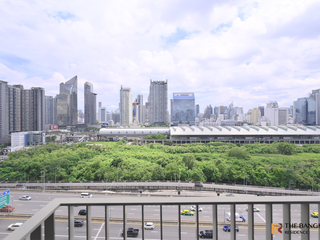 For rent 2 bedrooms condo in Huai Khwang, Bangkok