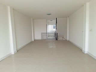 Gewerbefläche zum Kauf mit 2 Zimmer in Si Racha, Chonburi