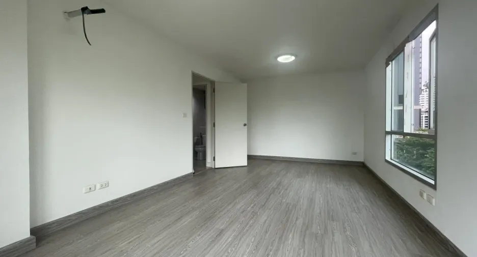 For sale 2 bedrooms condo in Khlong Toei, Bangkok