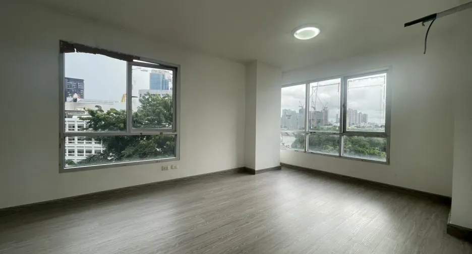 For sale 2 bedrooms condo in Khlong Toei, Bangkok