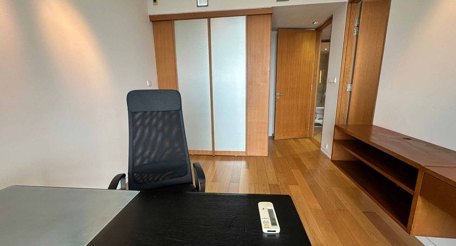 For rent 2 bedrooms condo in Sathon, Bangkok
