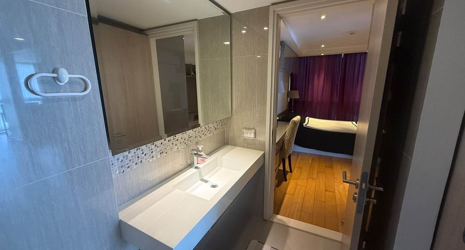 For rent 2 bedrooms condo in Watthana, Bangkok