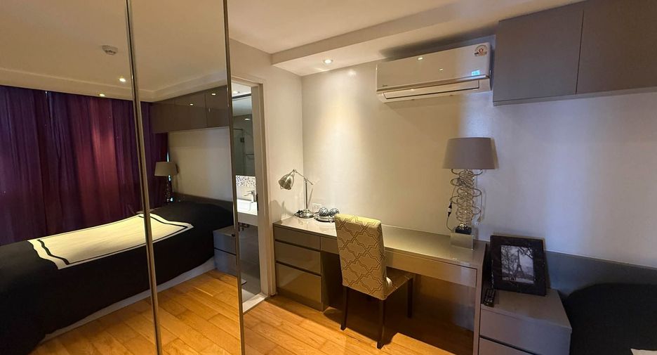 For rent 2 bedrooms condo in Watthana, Bangkok