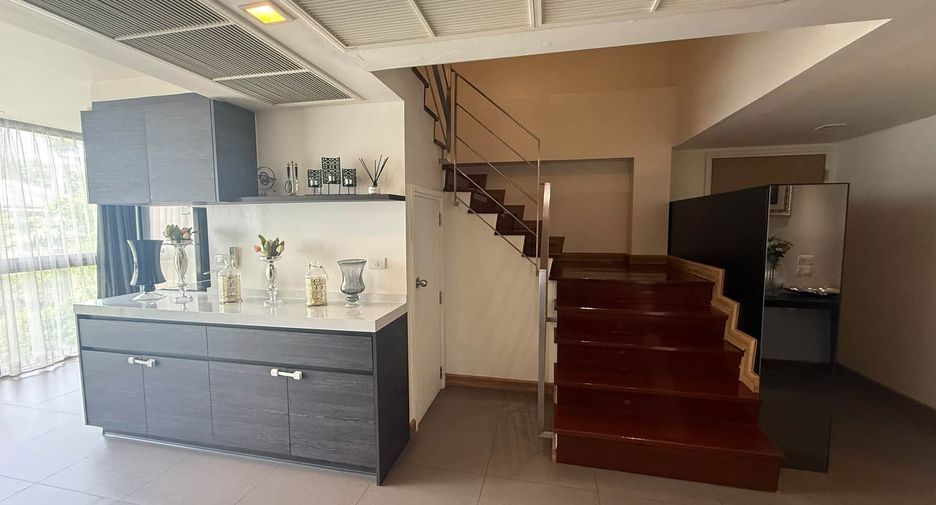 For rent 2 bedrooms condo in Watthana, Bangkok