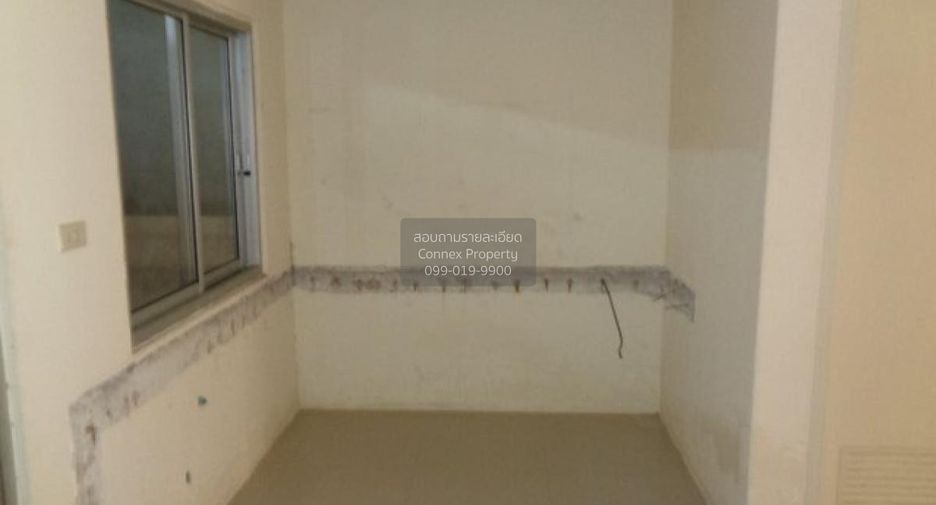 Продажа 4 спальни таунхаус в Si Racha, Чонбури