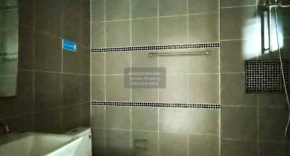 Casa adosada en venta de 4 habitaciones en Khlong Luang, Pathum Thani