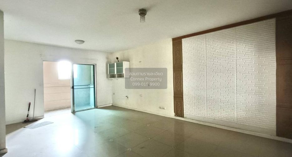 Casa adosada en venta de 4 habitaciones en Khlong Luang, Pathum Thani