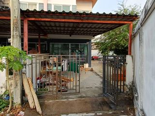 Продажа 2 спальни таунхаус в Si Racha, Чонбури