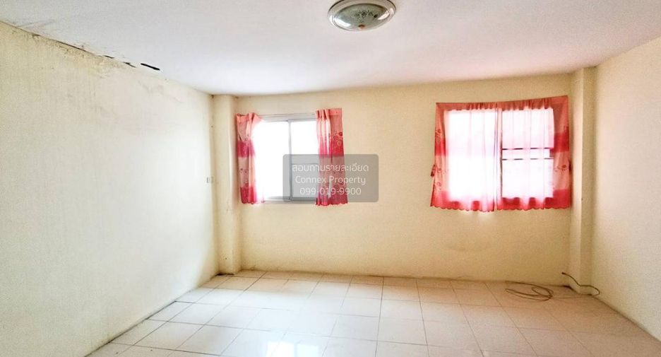 Reihenhaus zum Kauf mit 2 Zimmer in Si Racha, Chonburi