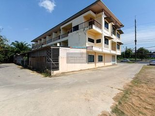 Продажа 4 спальни торговое помещение в Нуеа Клонг, Краби