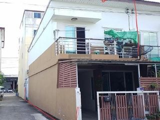 Продажа 3 спальни таунхаус в Si Racha, Чонбури