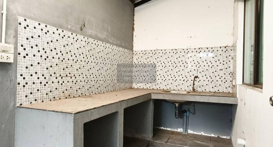 Casa adosada en venta de 3 habitaciones en Khlong Luang, Pathum Thani