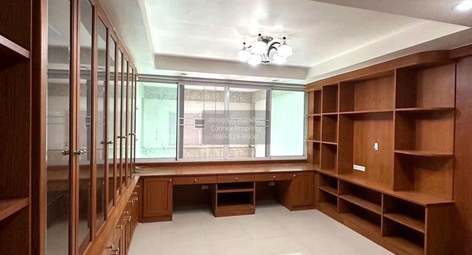 Продажа 3 спальни торговое помещение в Sam Phran, Накхонпатхом