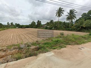 Terreno en venta de 1 habitaciones en Si Racha, Chonburi