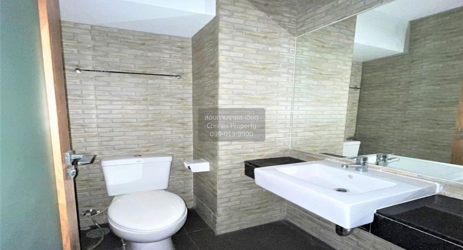 For sale 3 bedrooms condo in Huai Khwang, Bangkok