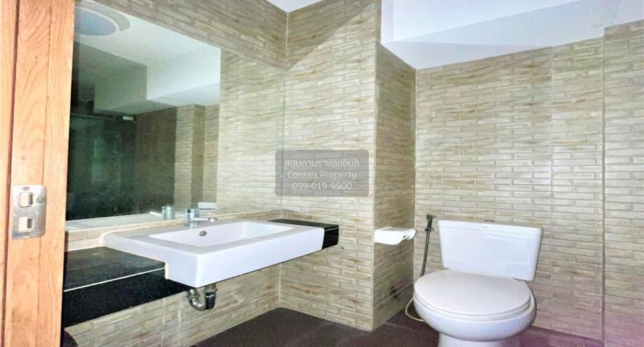For sale 3 bedrooms condo in Huai Khwang, Bangkok