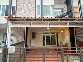 For rent 4 ベッドルーム townhouse in Bang Khen, Bangkok