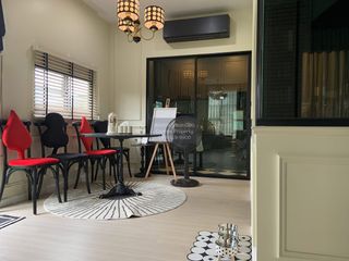 出租 2 卧室 联排别墅 在 Lat Krabang, 曼谷