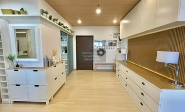 For rent 3 ベッドルーム condo in Huai Khwang, Bangkok