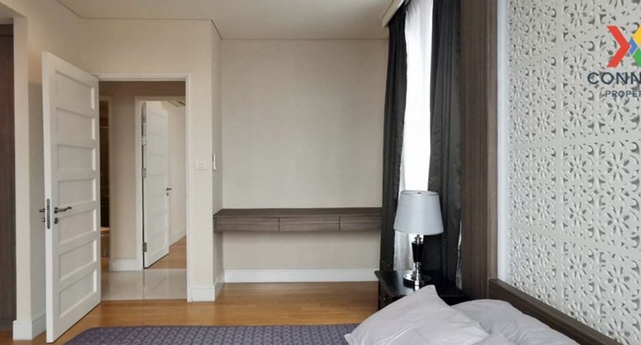 For rent 3 bedrooms condo in Khlong Toei, Bangkok