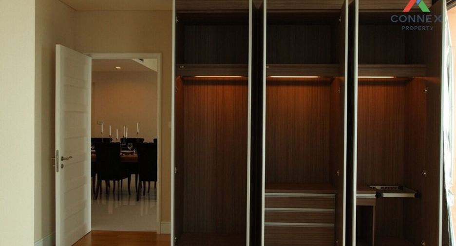 For rent 3 bedrooms condo in Khlong Toei, Bangkok