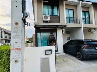 À louer 2 chambres maison de ville à Bang Bua Thong, Nonthaburi