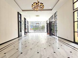 Local comercial en alquiler de 2 habitaciones en Mueang Samut Prakan, Samut Prakan