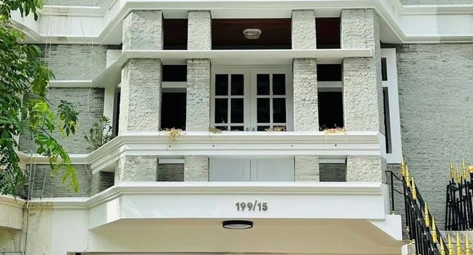 For rent 4 bedrooms apartment in Watthana, Bangkok