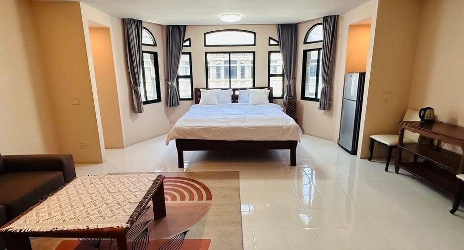 For rent 4 bedrooms apartment in Watthana, Bangkok