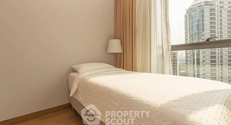 For rent 2 bedrooms condo in Khlong Toei, Bangkok