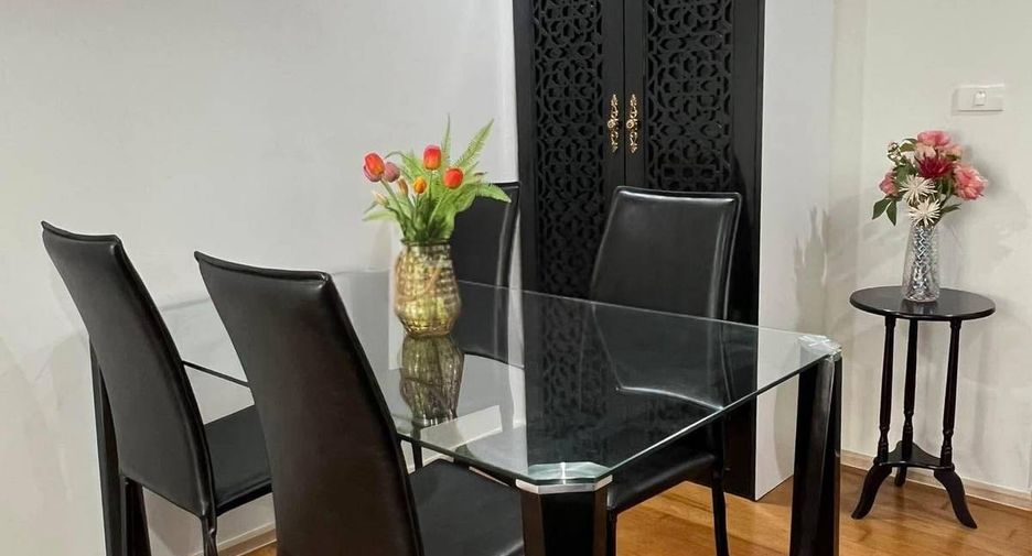 For rent 2 bedrooms condo in Chatuchak, Bangkok