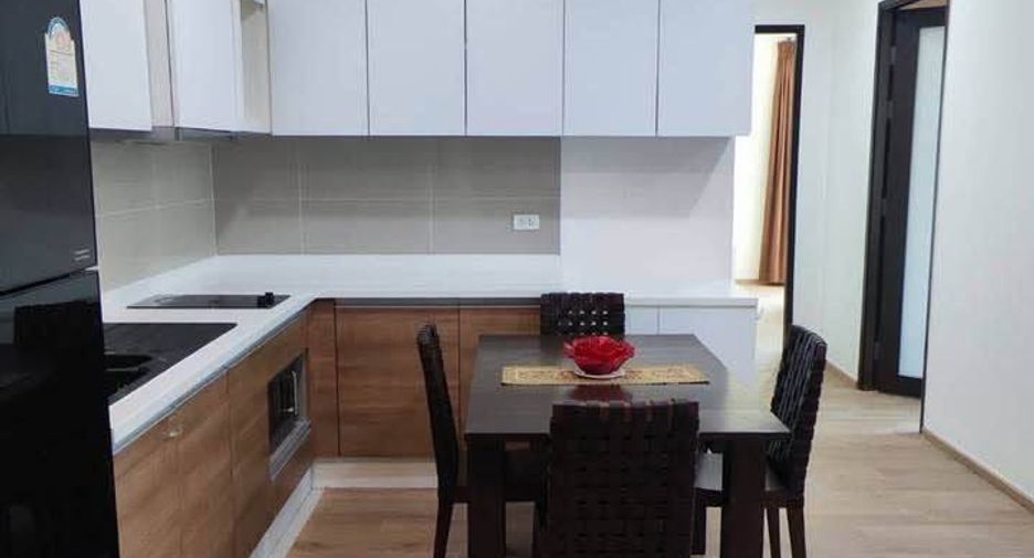 Condo en alquiler de 2 habitaciones en Phra Khanong, Bangkok