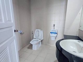 Продажа 4 спальни кондо в Банг Пхлат, Бангкок