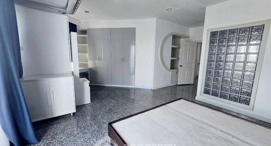 Продажа 4 спальни кондо в Банг Пхлат, Бангкок