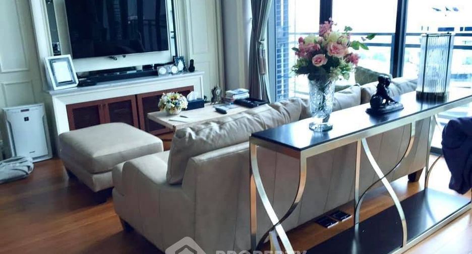 For sale 3 bedrooms condo in Khlong Toei, Bangkok