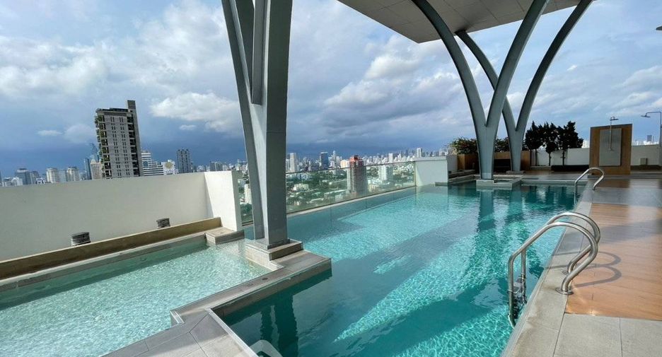 À vendre 2 chambres condo à Yan Nawa, Bangkok