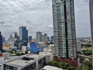 Wohnung zur Miete mit Studio in Khlong Toei, Bangkok
