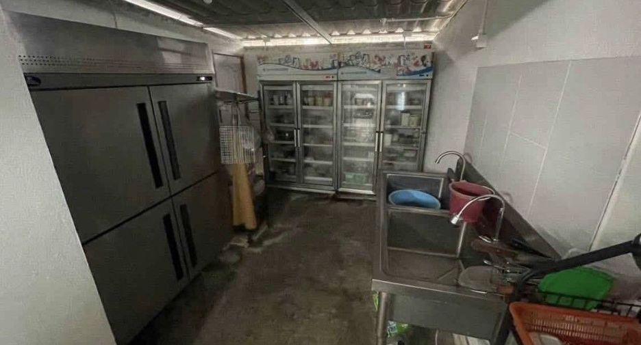 For sale 4 bedrooms retail Space in Mueang Phuket, Phuket