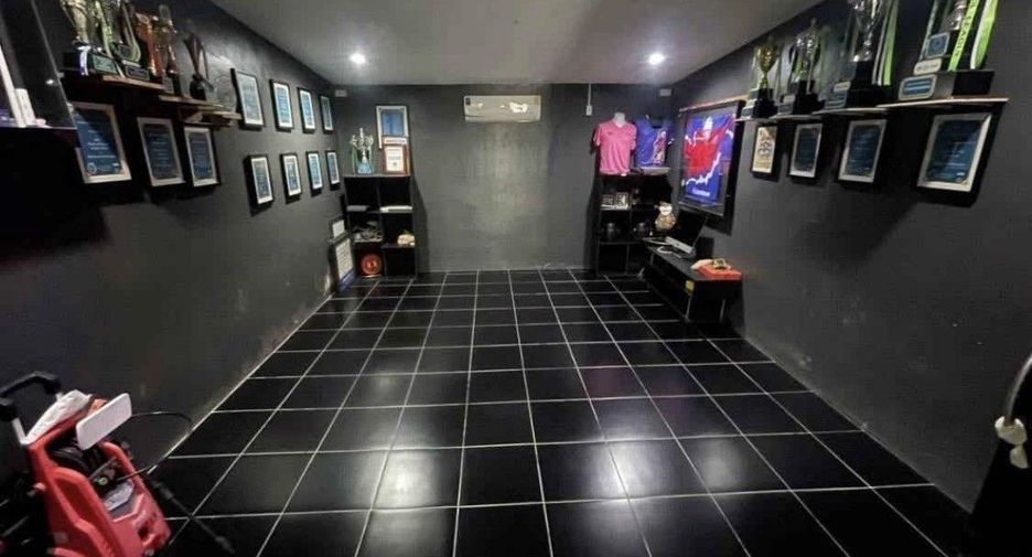 For sale 4 bedrooms retail Space in Mueang Phuket, Phuket