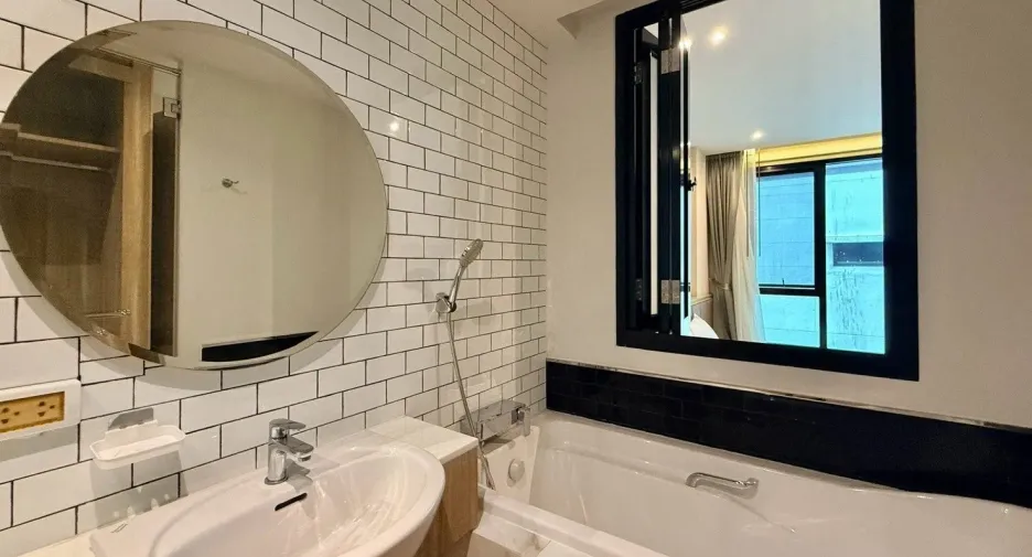 For rent 2 bedrooms condo in Watthana, Bangkok
