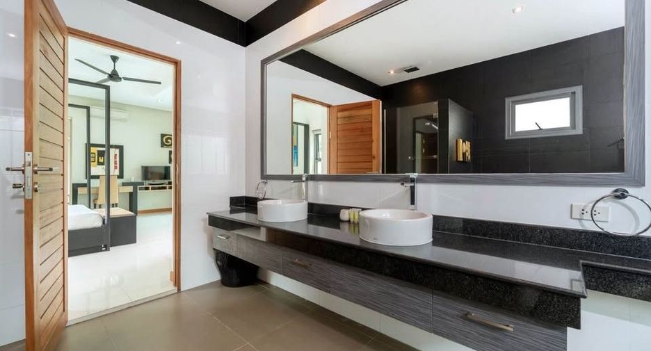 For sale 3 bedrooms villa in Mueang Phuket, Phuket