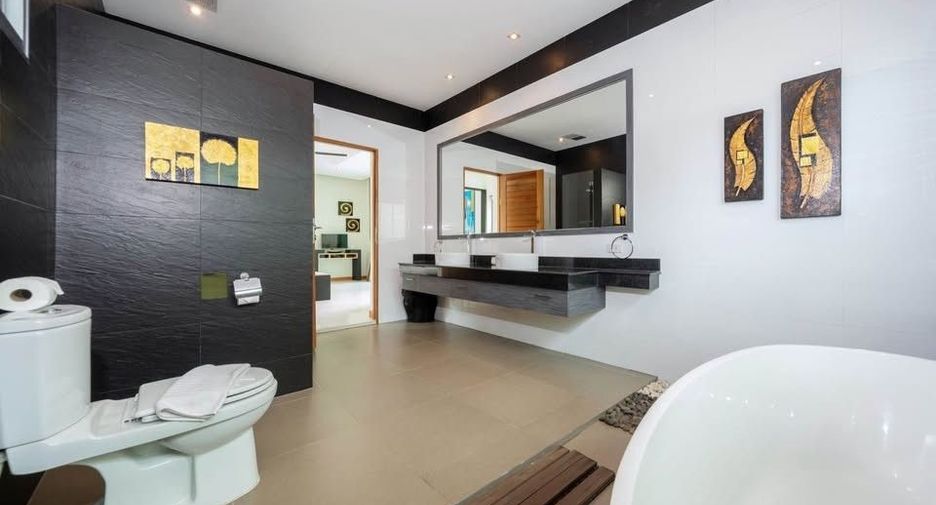 For sale 3 bedrooms villa in Mueang Phuket, Phuket