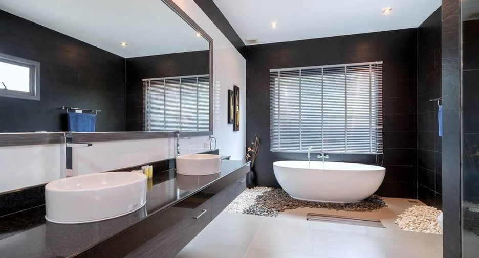 For sale 3 bedrooms villa in Mueang Phuket, Phuket