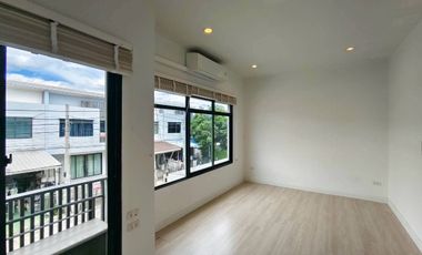 For sale 2 bedrooms townhouse in Prawet, Bangkok