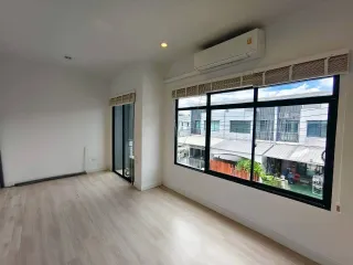 For sale 2 ベッドルーム townhouse in Prawet, Bangkok