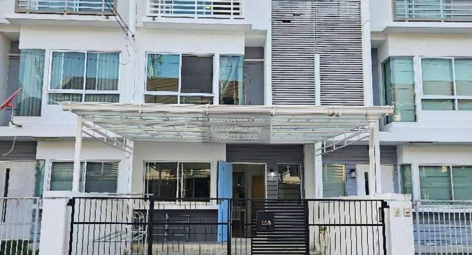 Casa adosada en venta de 3 habitaciones en Bang Kapi, Bangkok