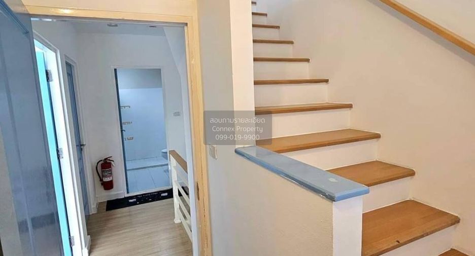 Casa adosada en venta de 3 habitaciones en Bang Kapi, Bangkok