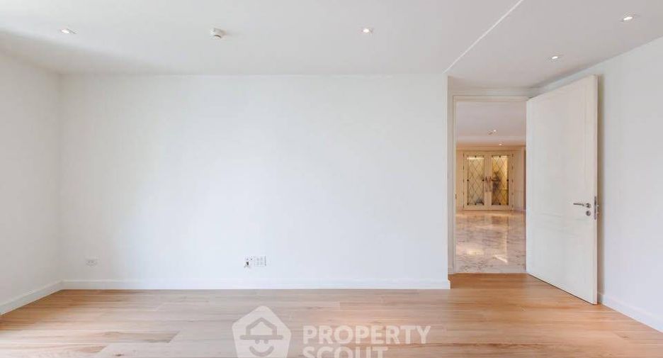 For sale 4 bedrooms condo in Khlong Toei, Bangkok