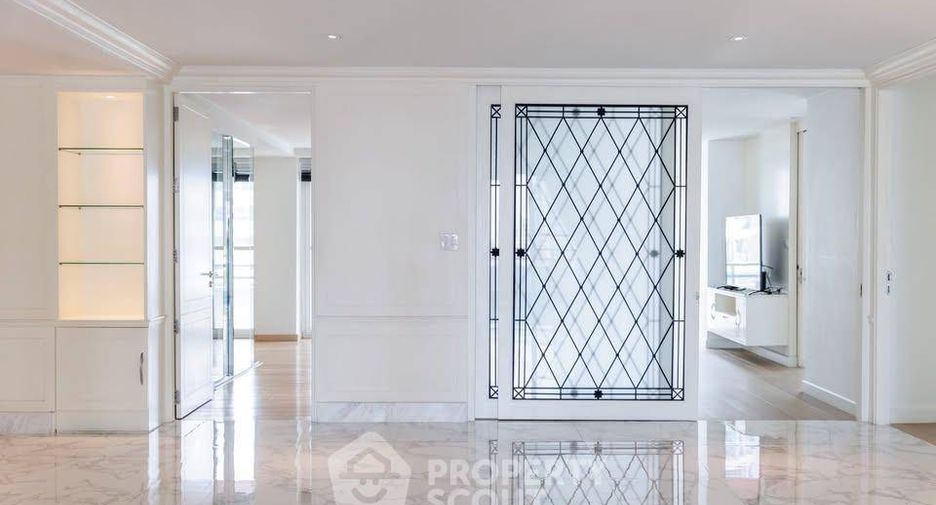 For sale 4 bedrooms condo in Khlong Toei, Bangkok