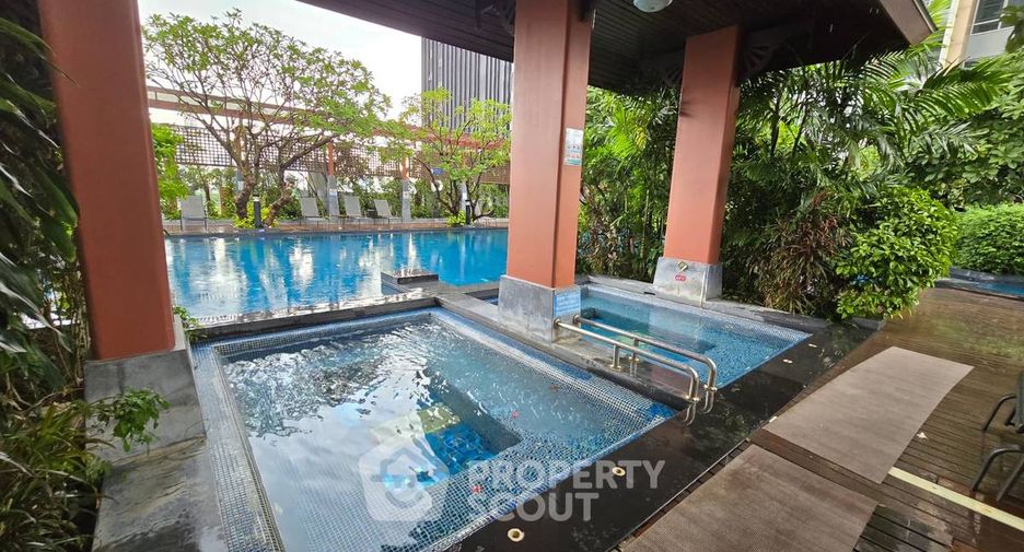 For rent 2 bedrooms condo in Watthana, Bangkok